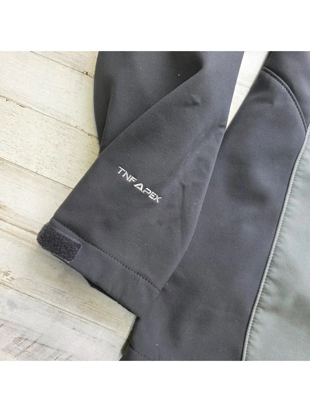 The North Face TNF Apex Gray Full Zip Men's LG Softshell Water Resistant Jacket
